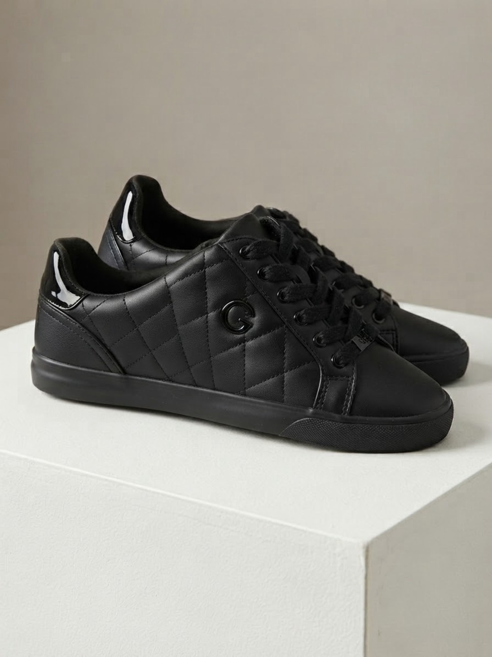 GBG Los Angeles Quilted Black Low-Top Sneakers